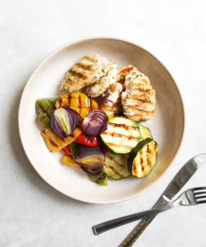 Grillowany kurczak z warzywami - przepisy na dietetyczne kolacje