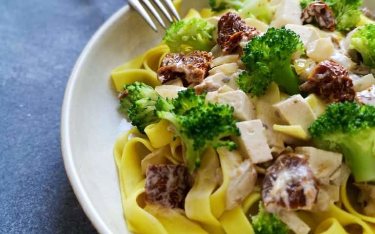 tagliatelle z brokułami - przepis - dietetyczne przepisy - dietetyczne obiady